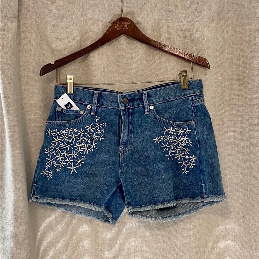 Embroidered Gap Jean Girlfriend Shorts 26